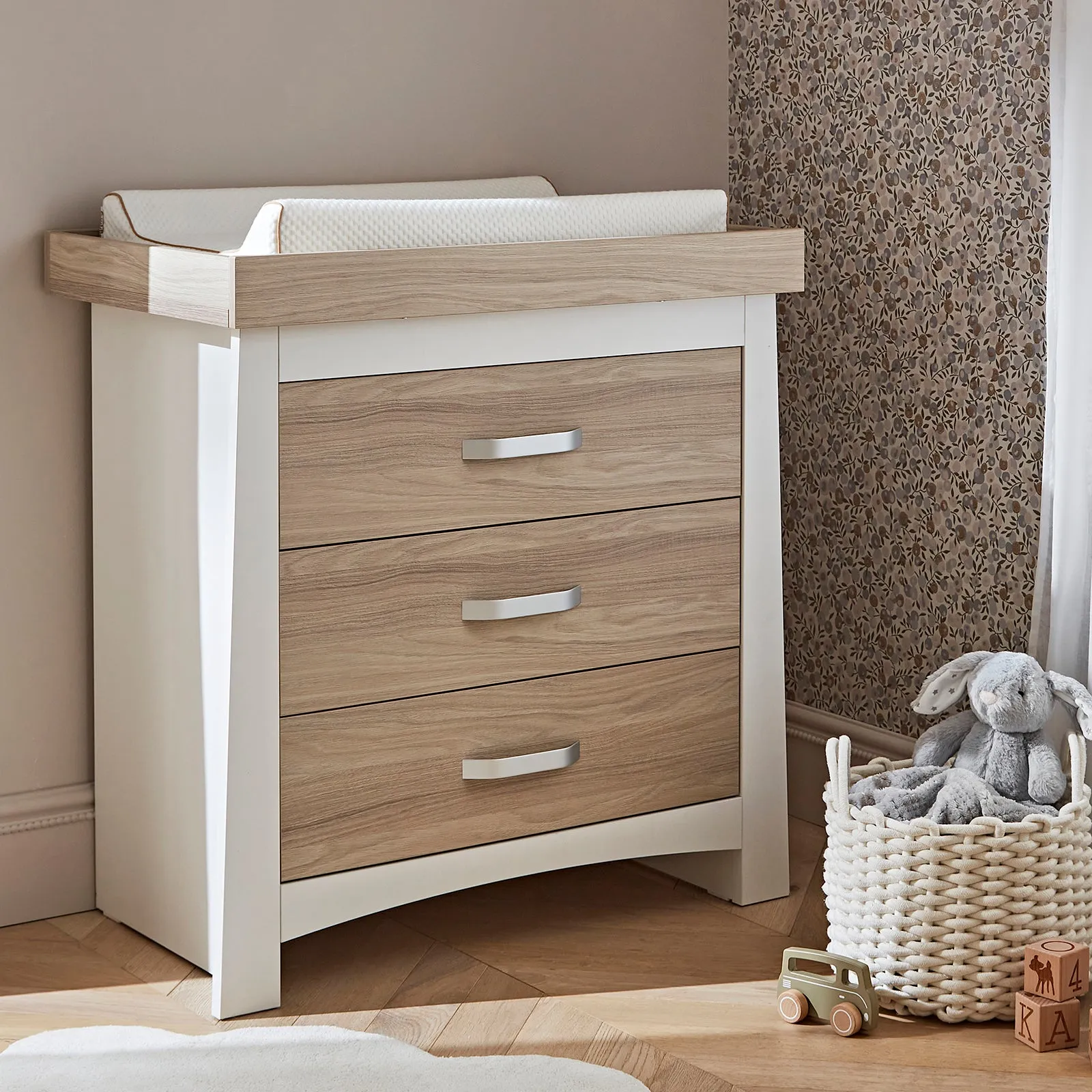 ADA DRESSER/CHANGER