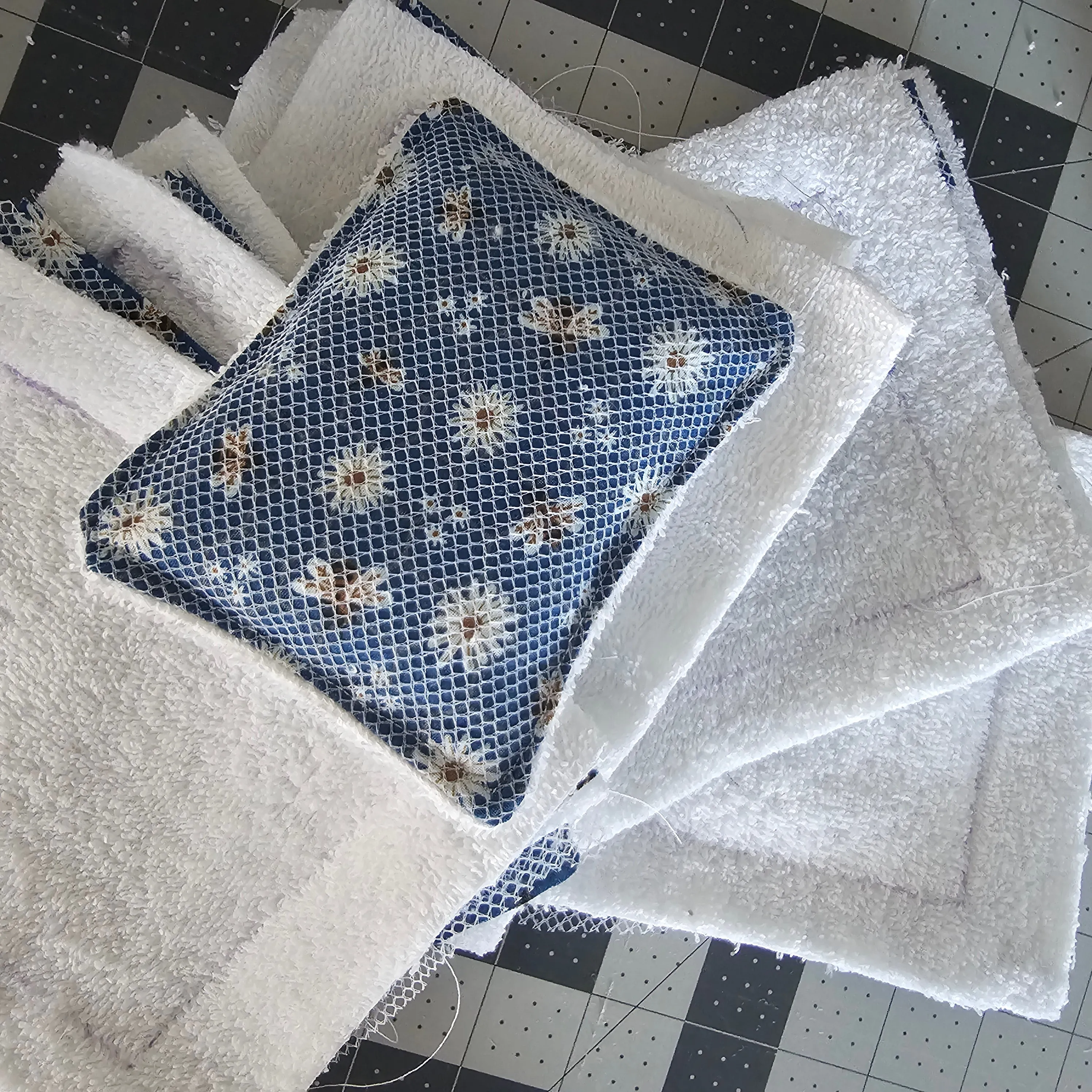 Bees Reusable Dish Sponge