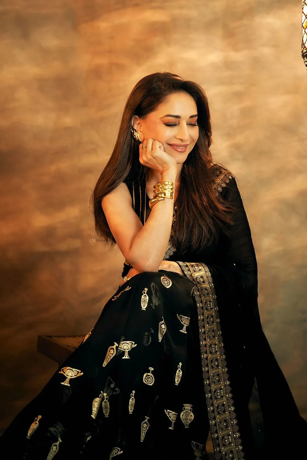 Black Potters Touch Crushed Saree