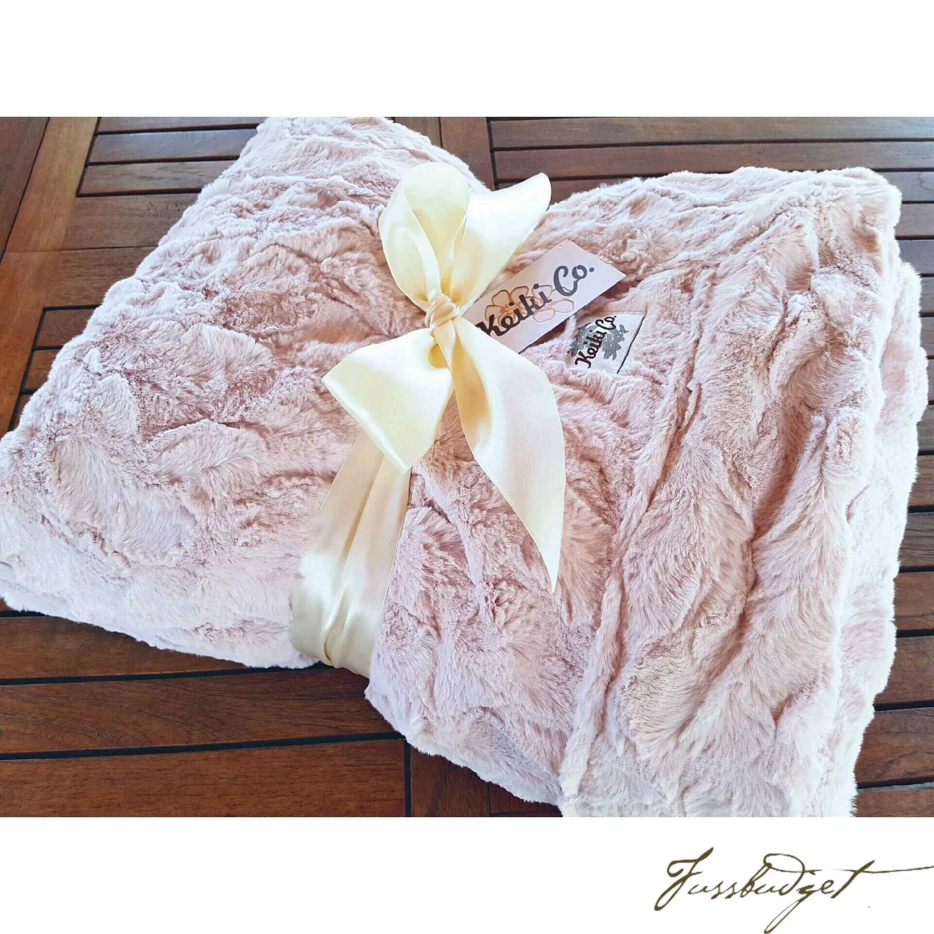 BLUSH BELLA COUTURE THROW
