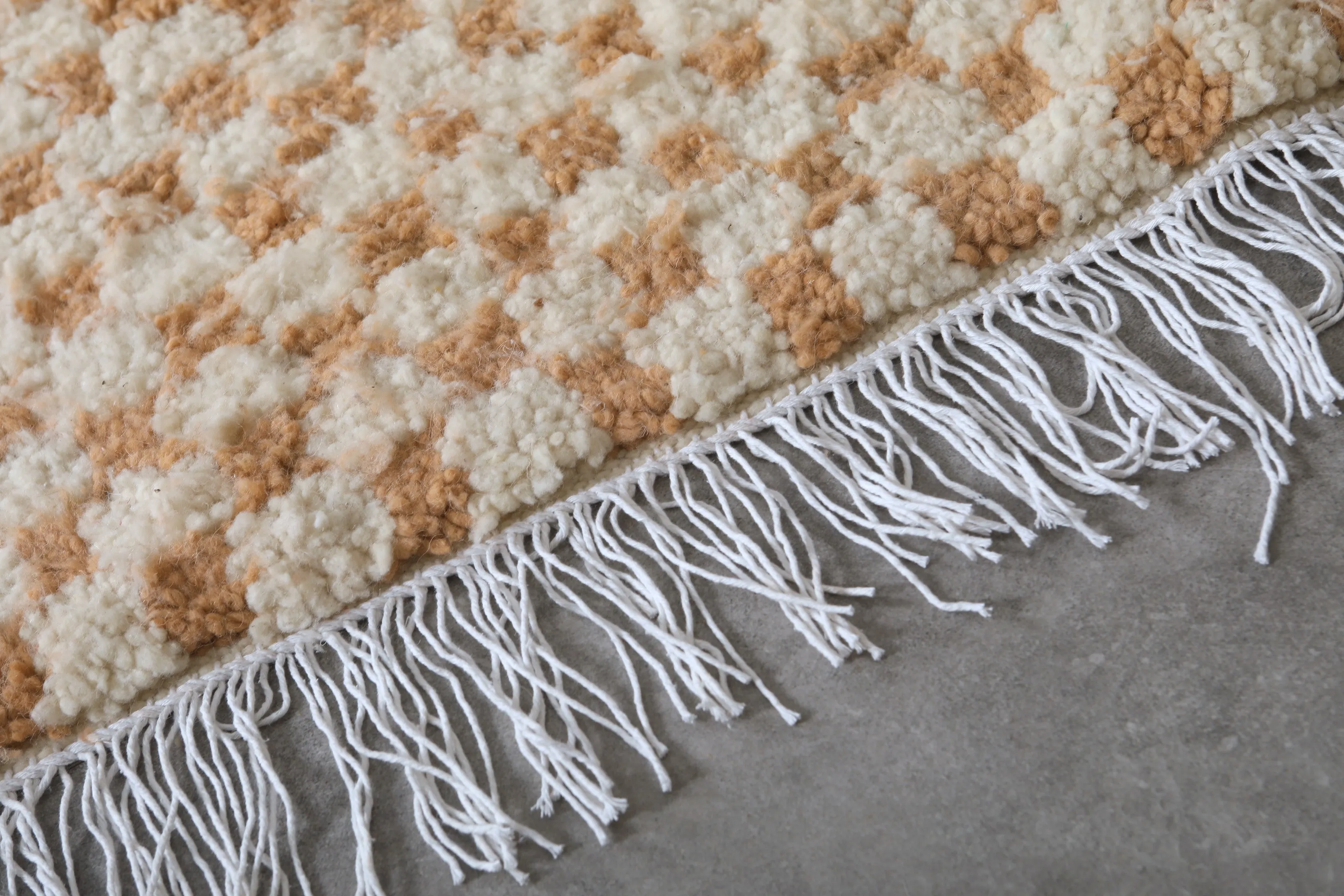 Checkered Moroccan Rug - 5.8 x 9.3 ft | Handwoven Beige and White