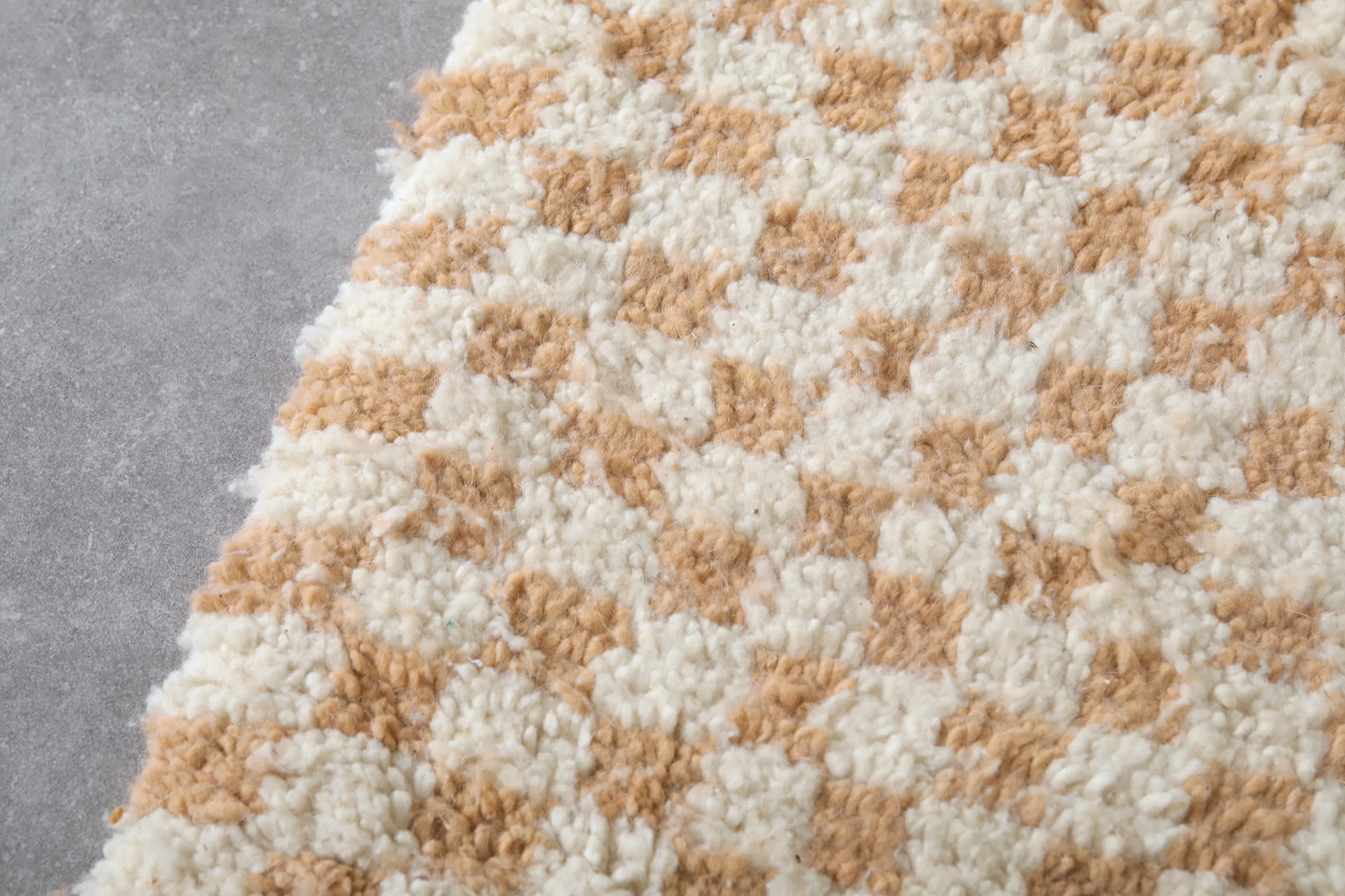 Checkered Moroccan Rug - 5.8 x 9.3 ft | Handwoven Beige and White