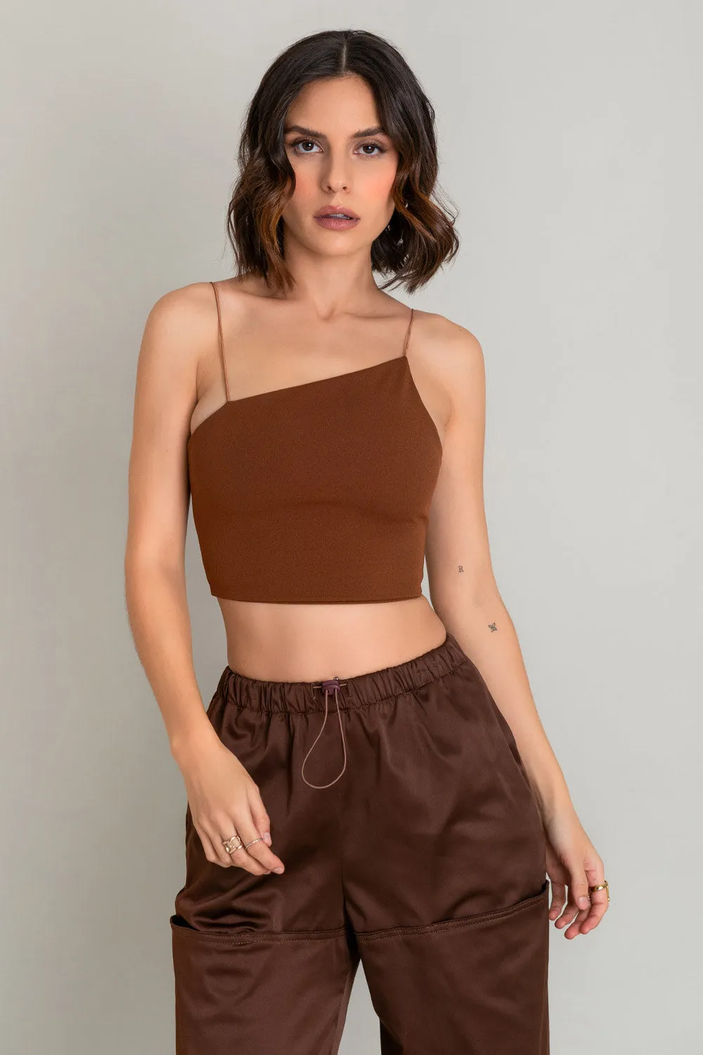 Crop top tirantes escote diagonal