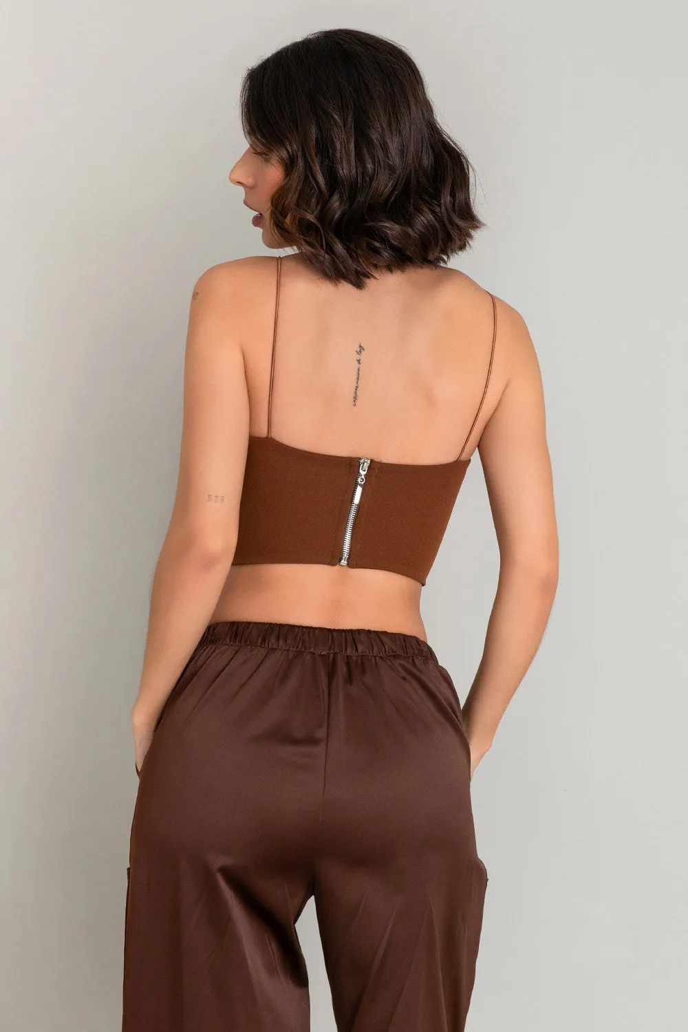 Crop top tirantes escote diagonal