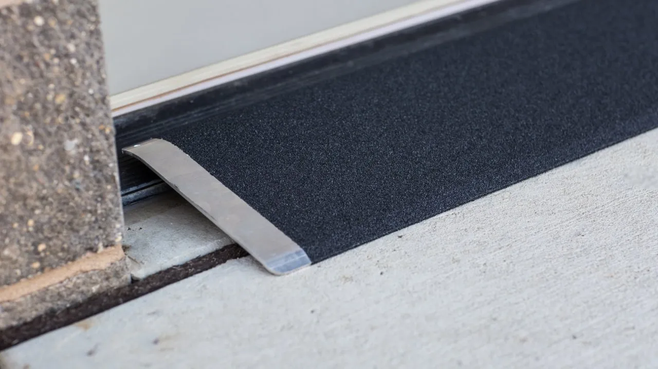 EZ-Access Transitions Angled Entry Plate
