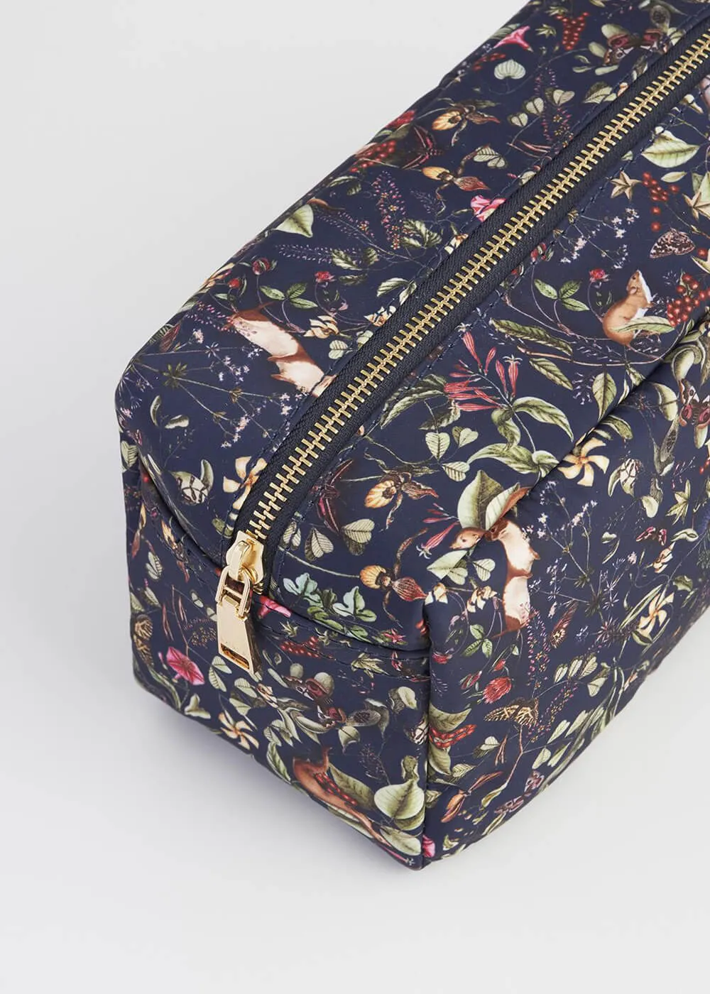 Fable England Wolf Garden Travel Pouch Navy