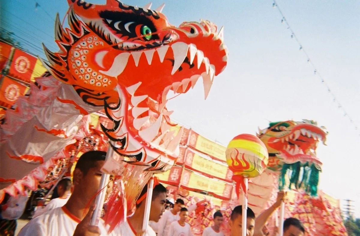Lomography Simple-Use 35mm Film Camera - Colour