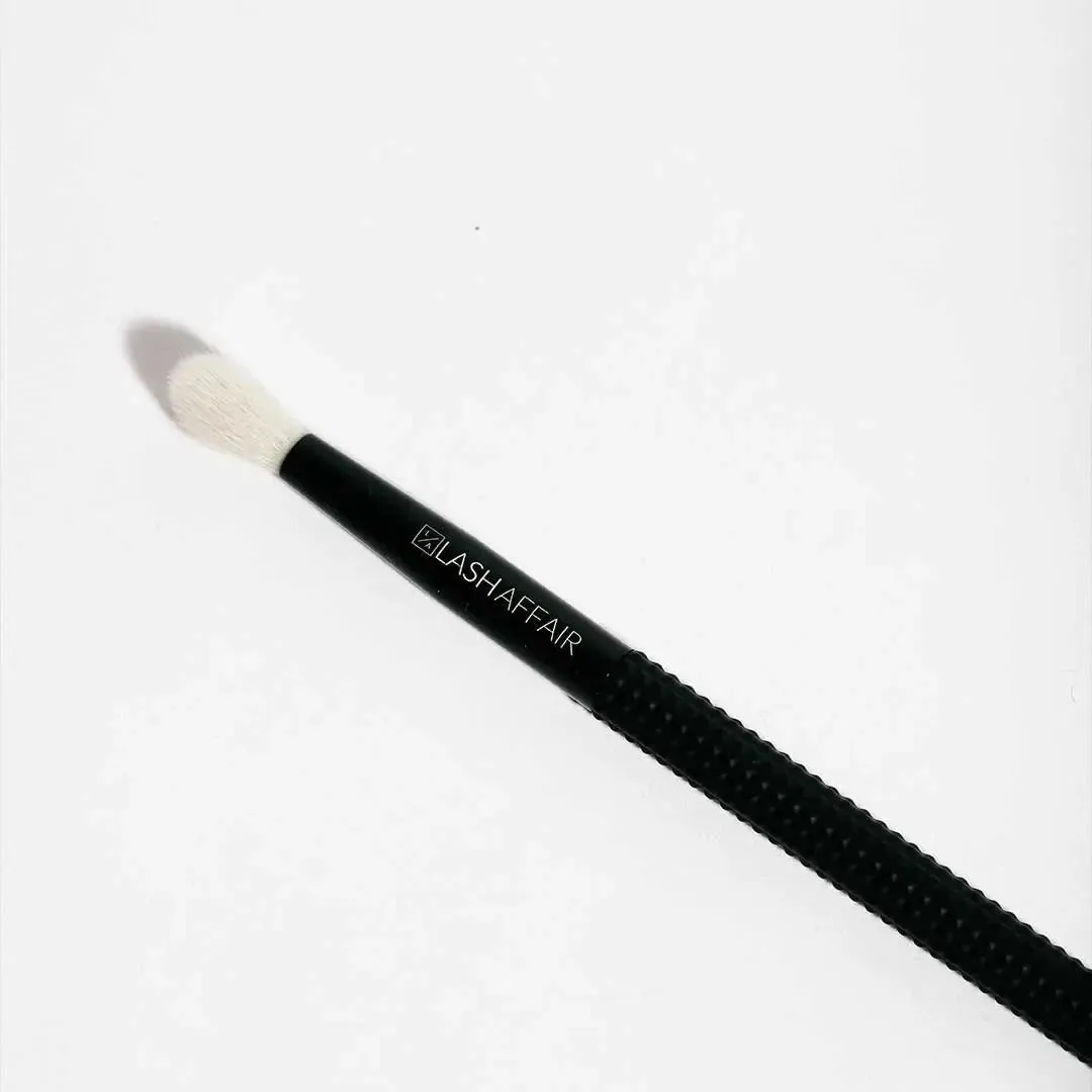 MAGNETIC LASH CLEANSING BRUSH - 20 PACK A total stud with a magnetic personality