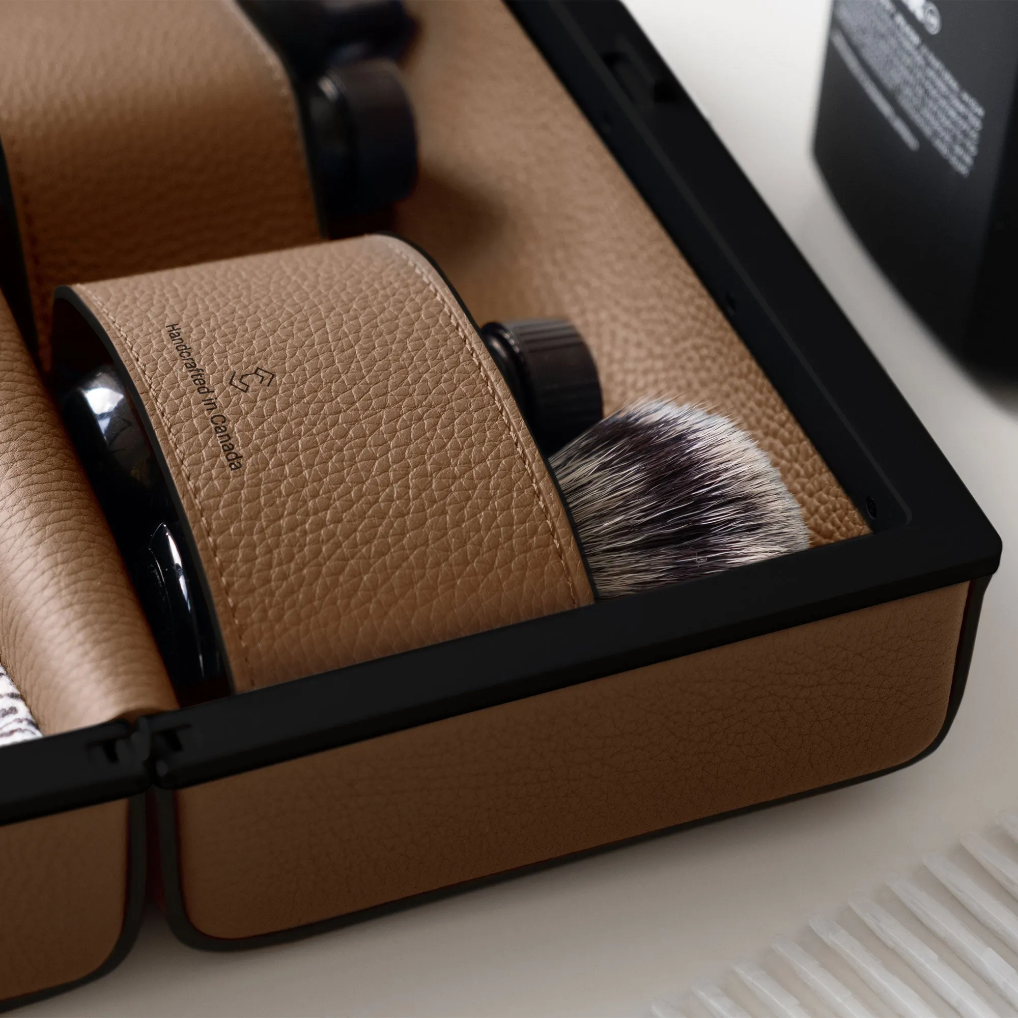 MORAINE TOILETRY BAG - TAN / BLACK