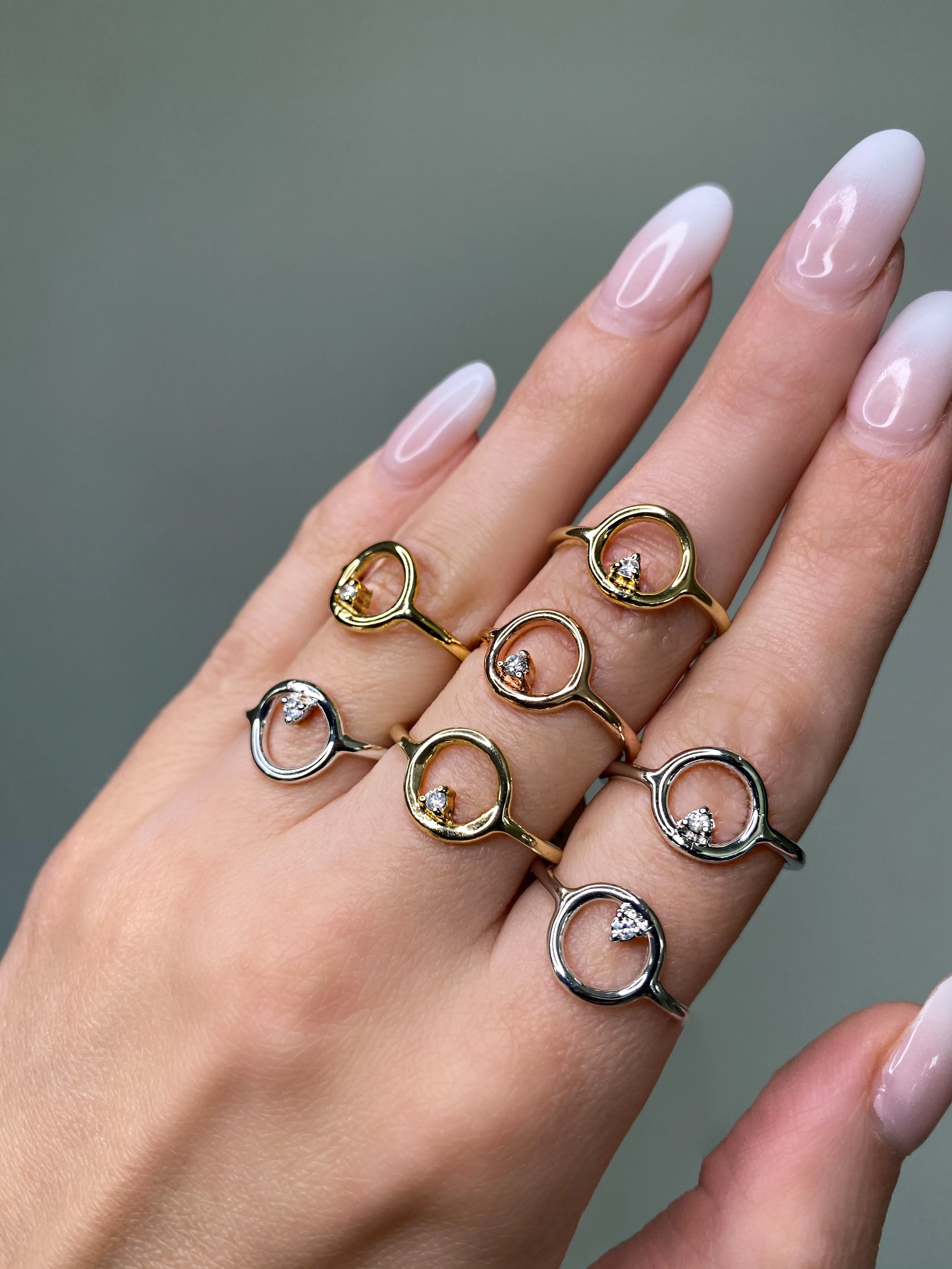 OPEN CIRCLE DIAMOND RING