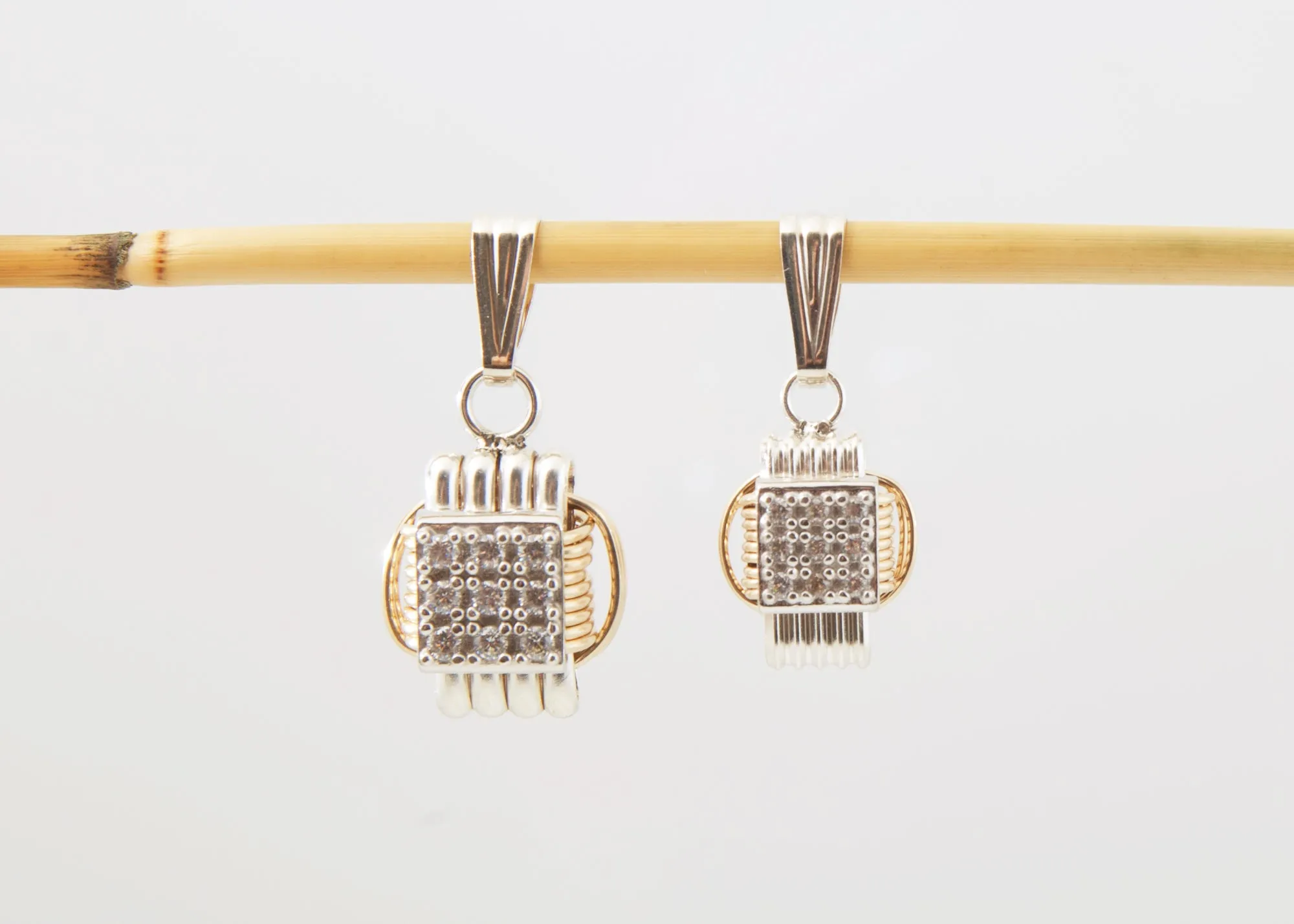 Pendant Knot adorned with CZ