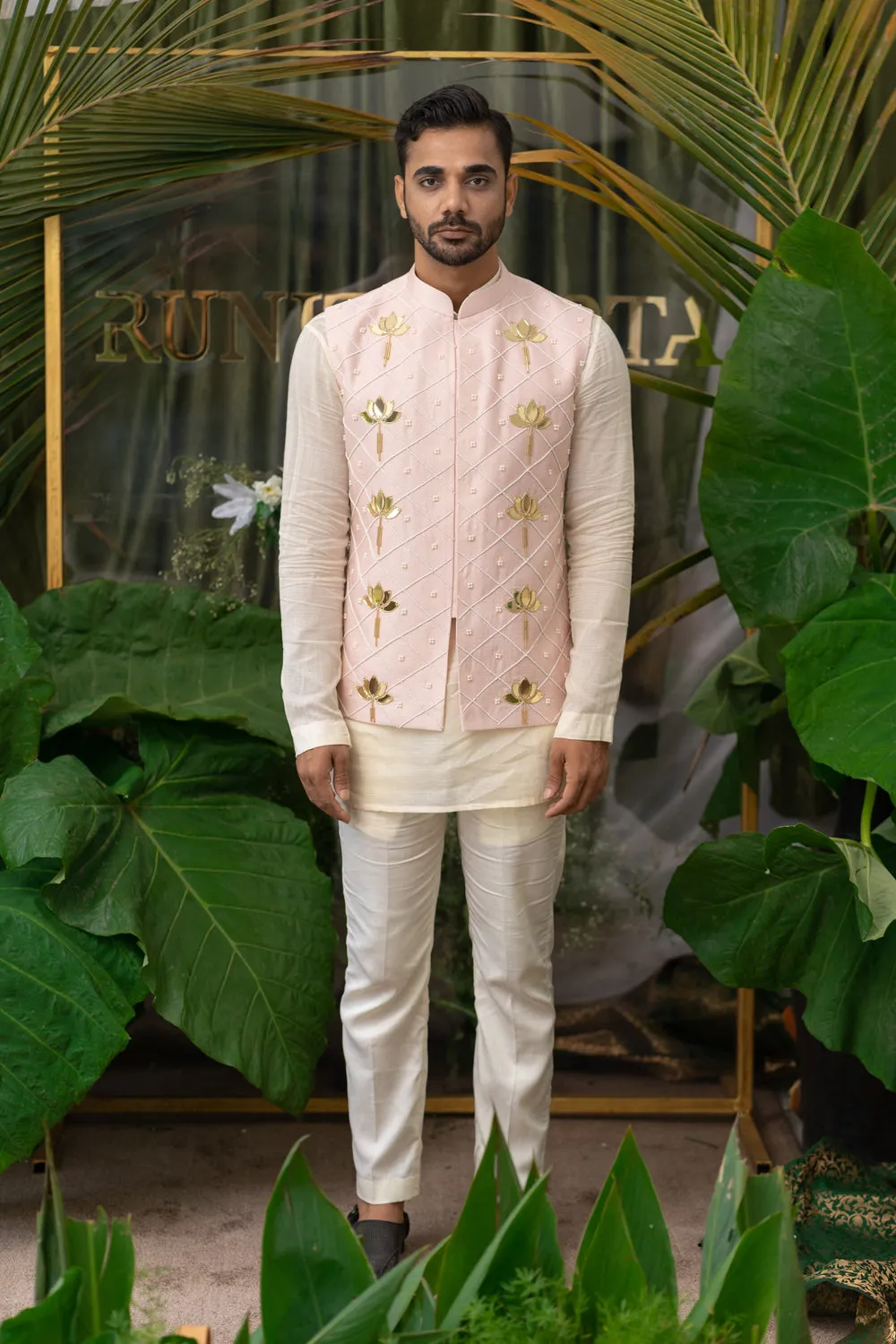 Pink Lotus Pearlembroiderd Bundi