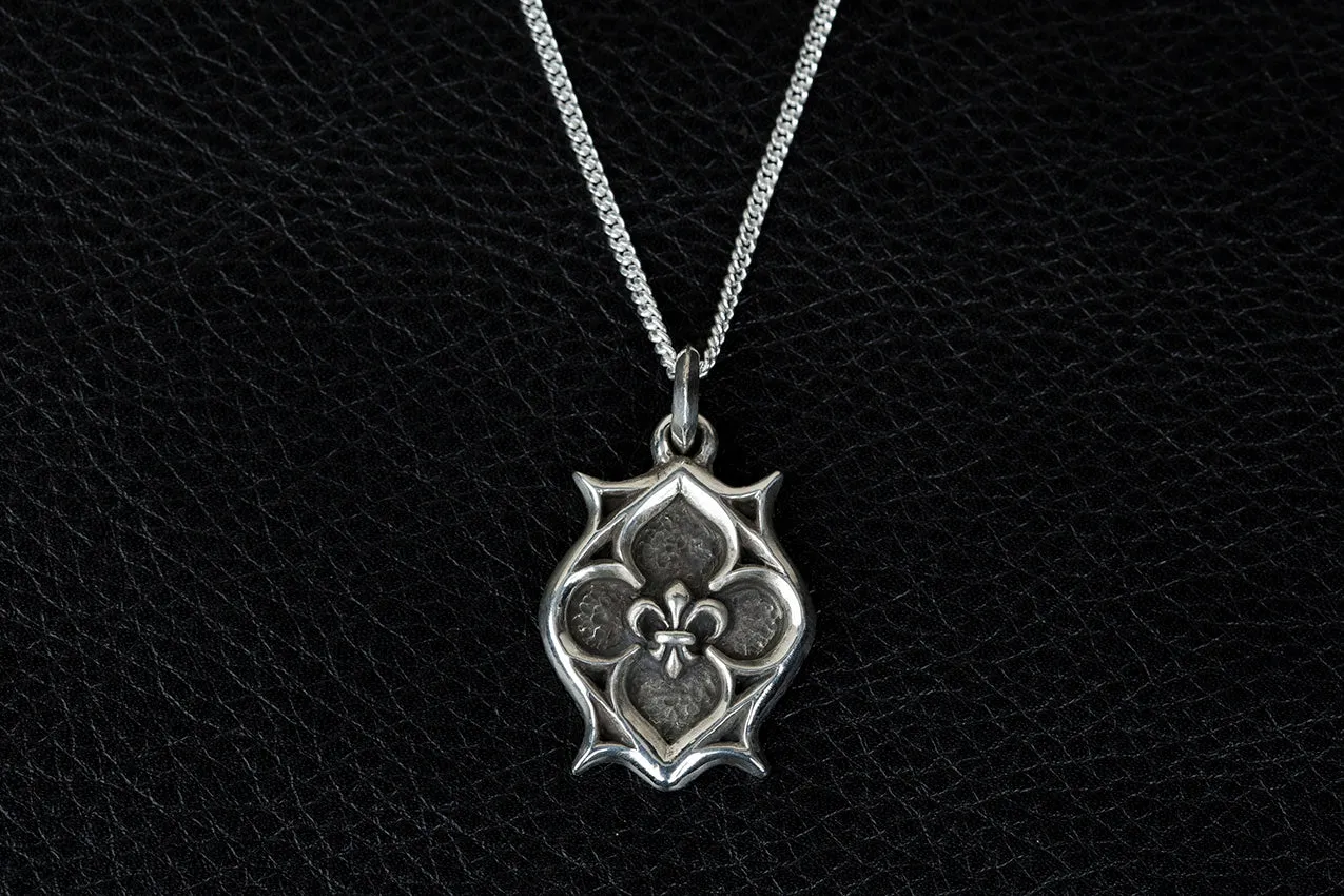 Quatrefoil Necklace