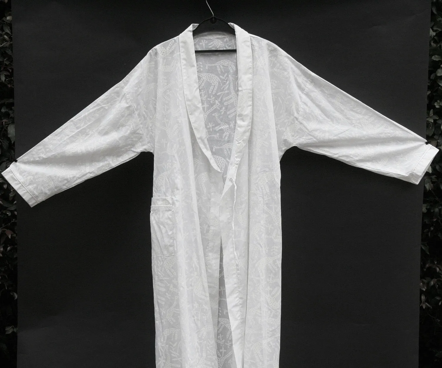 Robe Woman's White Cotton Giraffe Print Handmade African Design