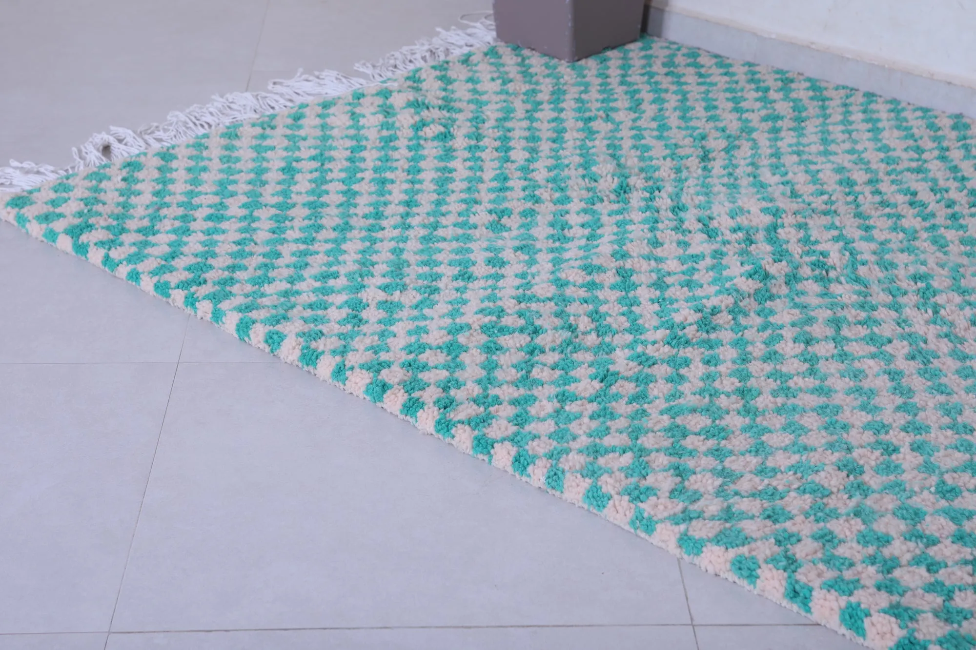 Shaggy Moroccan Green Checkered Rug 4.8 X 6.6 Feet – Handwoven Beauty