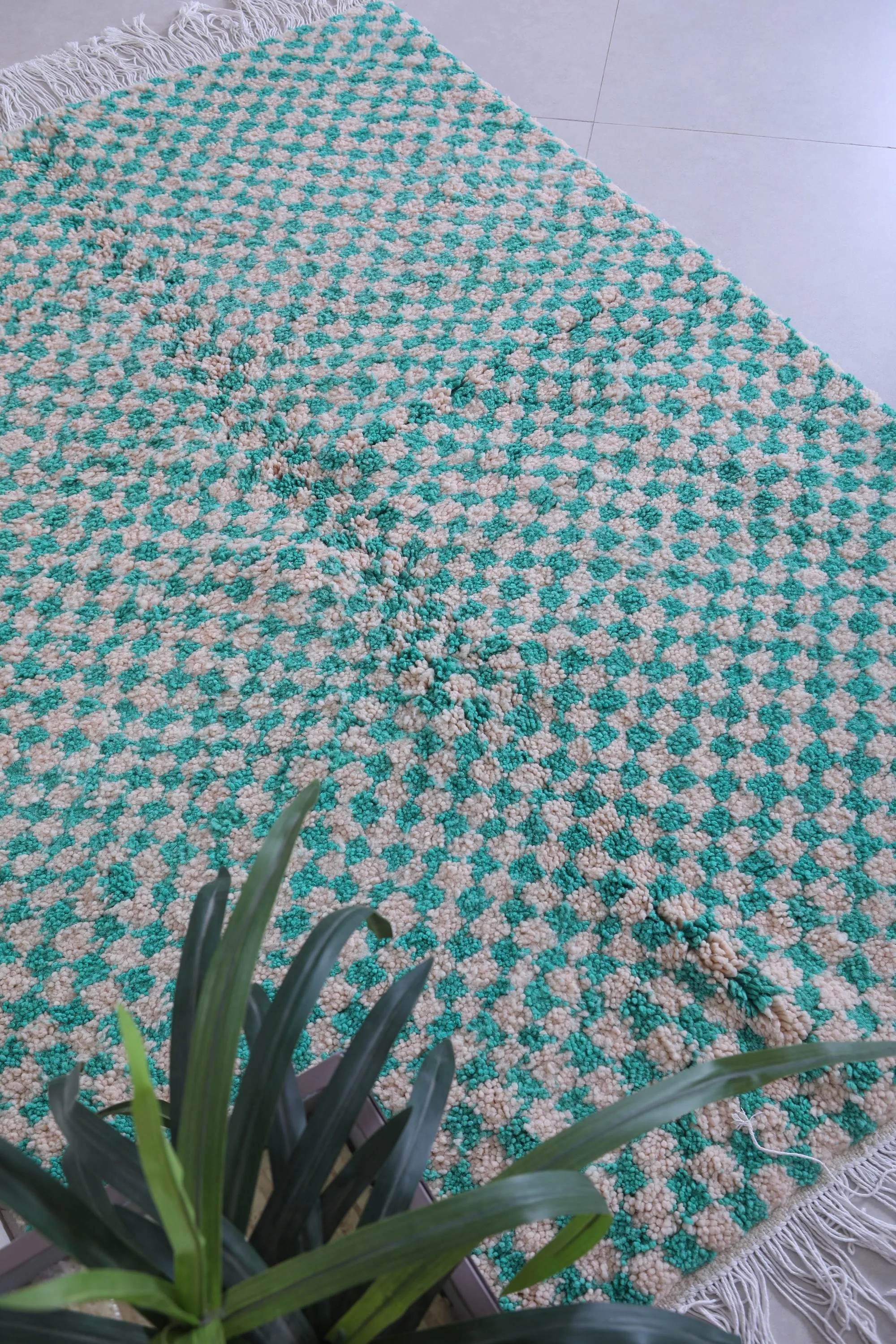 Shaggy Moroccan Green Checkered Rug 4.8 X 6.6 Feet – Handwoven Beauty