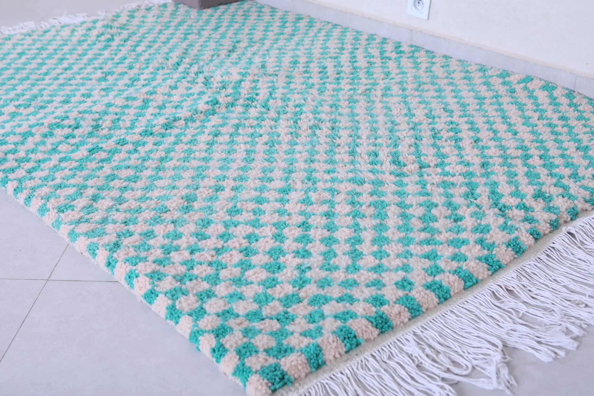 Shaggy Moroccan Green Checkered Rug 4.8 X 6.6 Feet – Handwoven Beauty