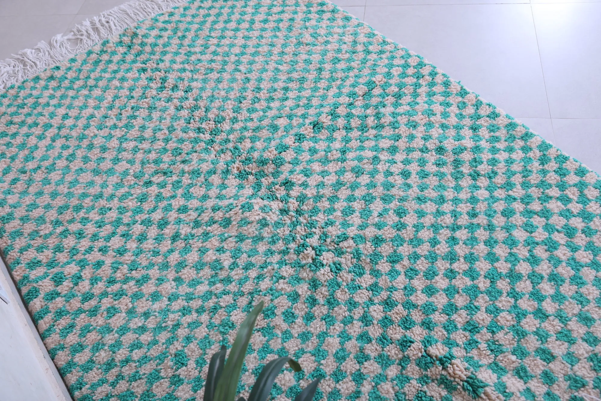 Shaggy Moroccan Green Checkered Rug 4.8 X 6.6 Feet – Handwoven Beauty