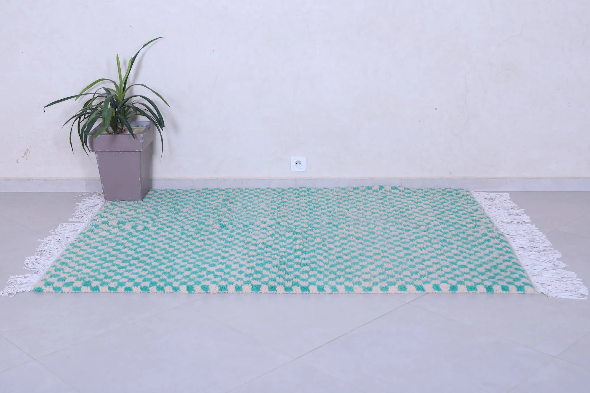 Shaggy Moroccan Green Checkered Rug 4.8 X 6.6 Feet – Handwoven Beauty