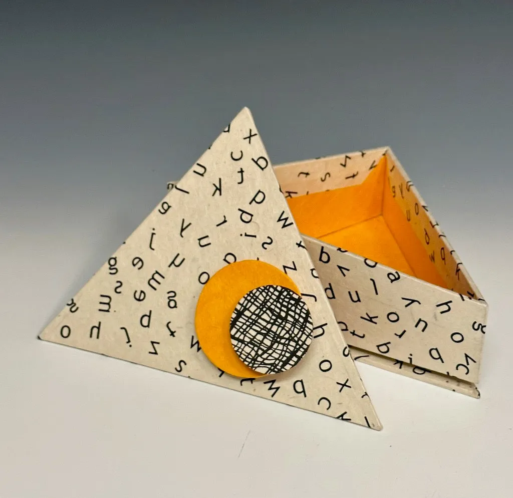 TRIANGULAR HANDMADE BOX JS128
