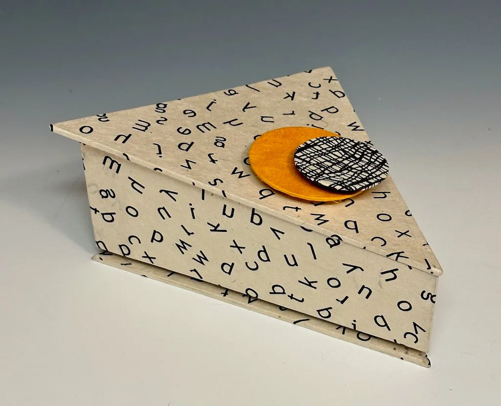 TRIANGULAR HANDMADE BOX JS128