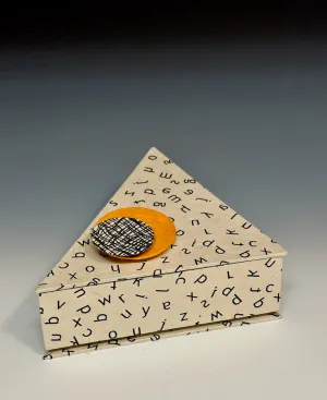 TRIANGULAR HANDMADE BOX JS128