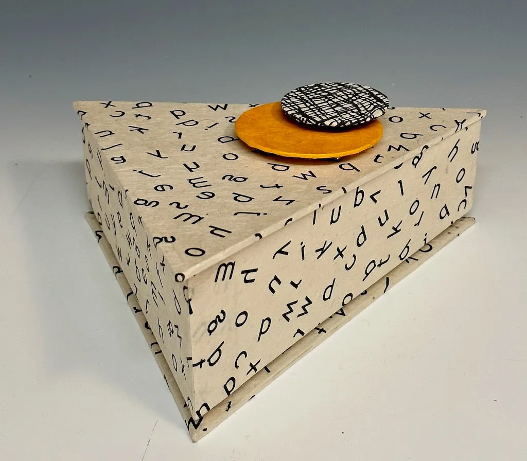 TRIANGULAR HANDMADE BOX JS128