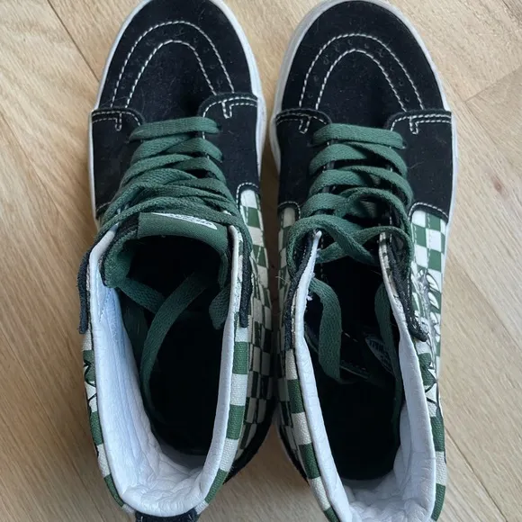 Vans Kids Sk8-Hi in Black With Bull Dog