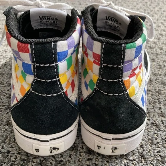 VANS VAULT SK8-HI VLT LX &quot;PRIDE&quot; size 3