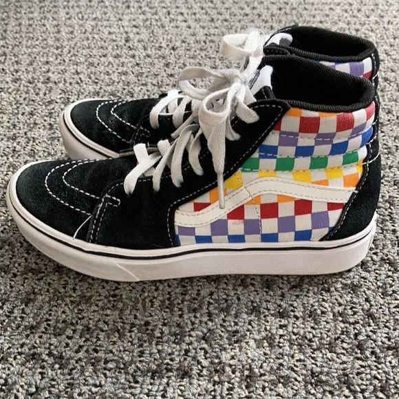 VANS VAULT SK8-HI VLT LX &quot;PRIDE&quot; size 3