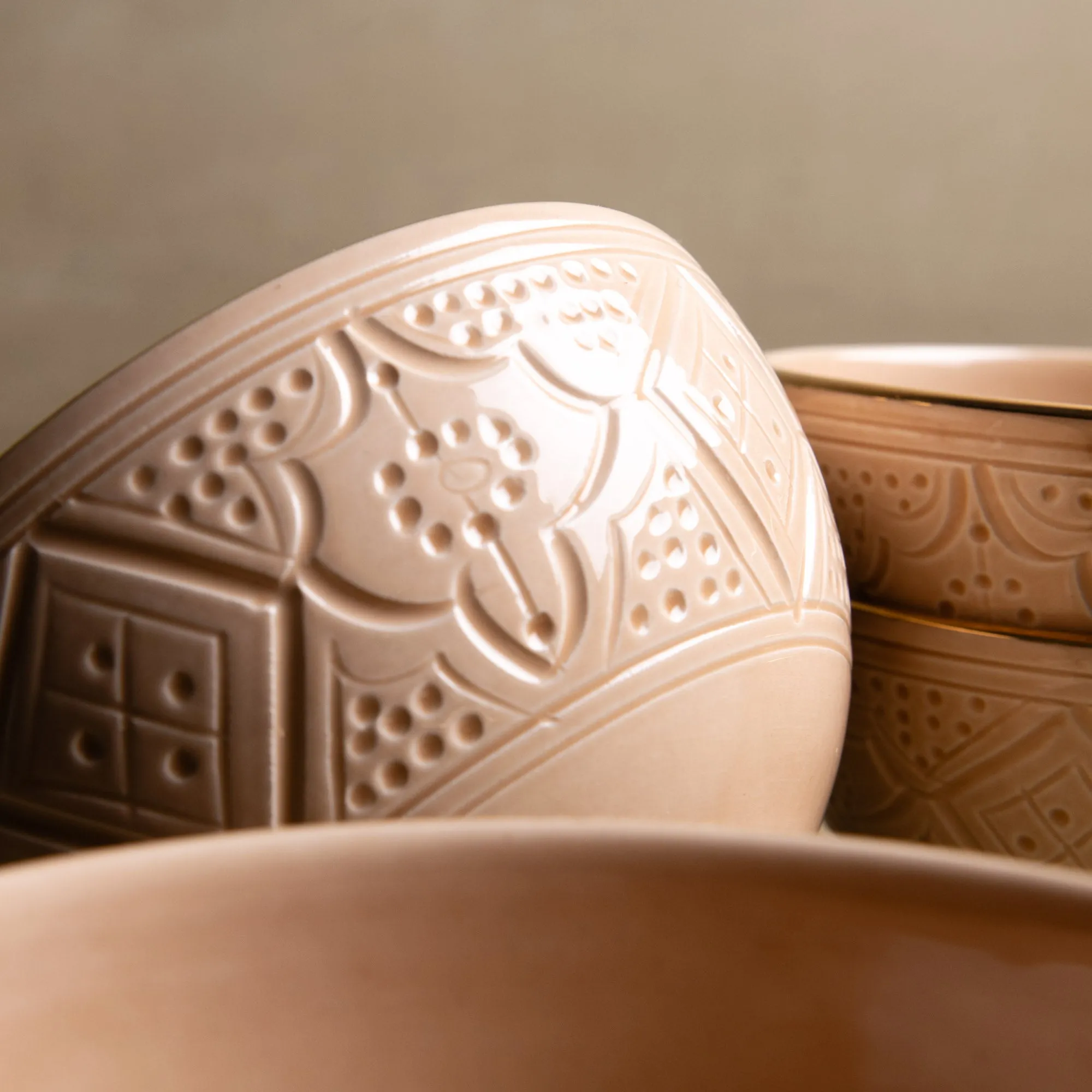 Zagora Sand Bowl - Moroccan Dinnerware Adorned with 12 Carat Gold Accents