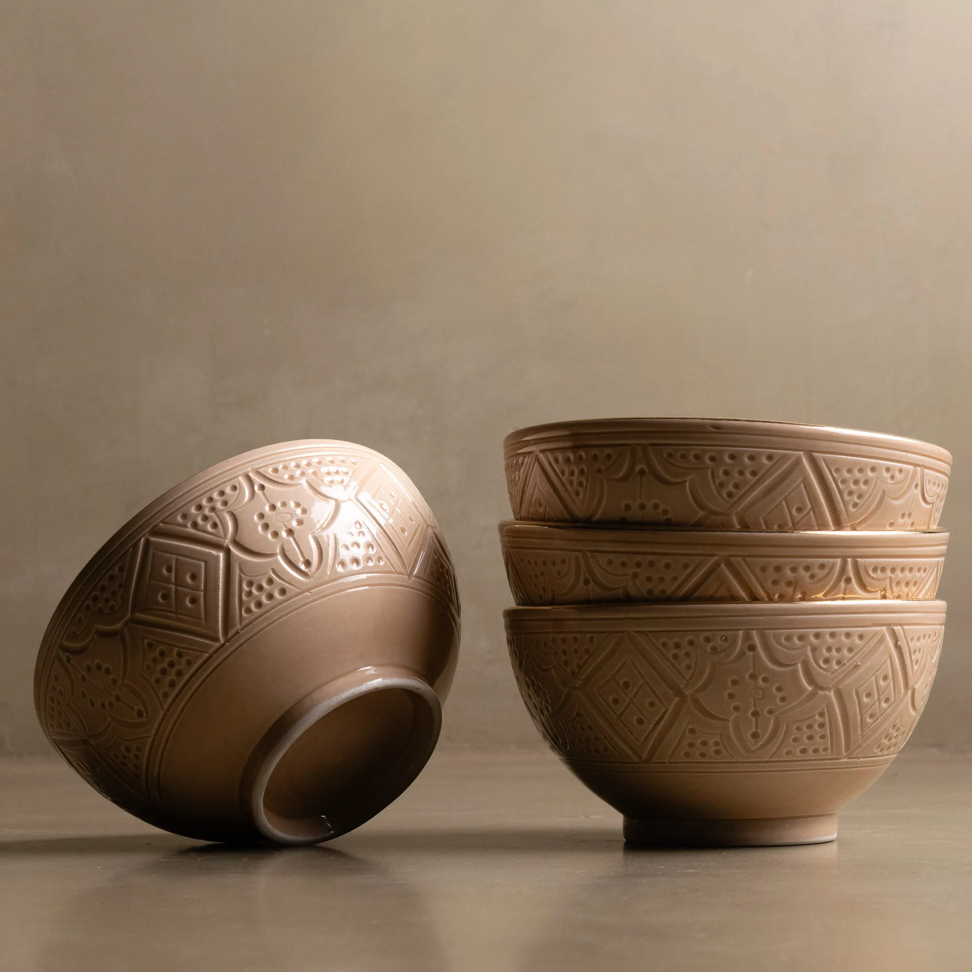 Zagora Sand Bowl - Moroccan Dinnerware Adorned with 12 Carat Gold Accents