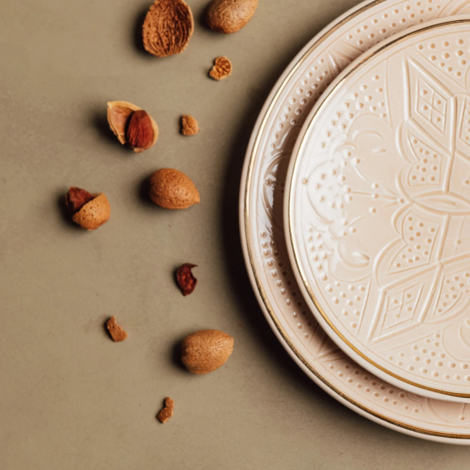 Zagora Sand - Moroccan Dinnerware Set Adorned with 12 Carat Gold Accents