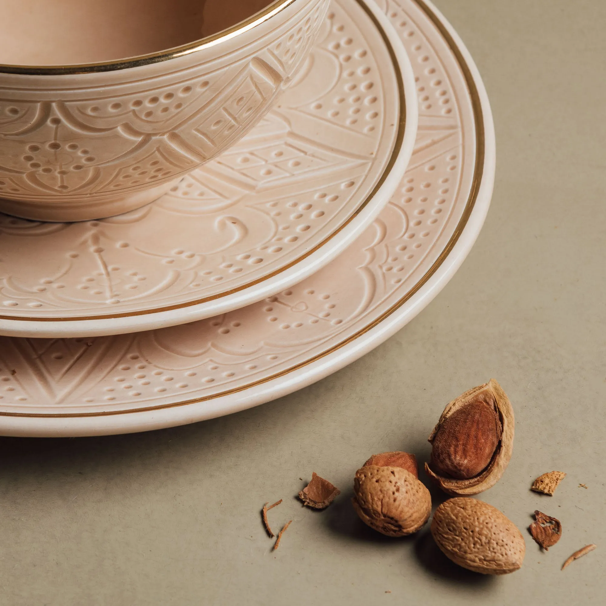 Zagora Sand - Moroccan Dinnerware Set Adorned with 12 Carat Gold Accents
