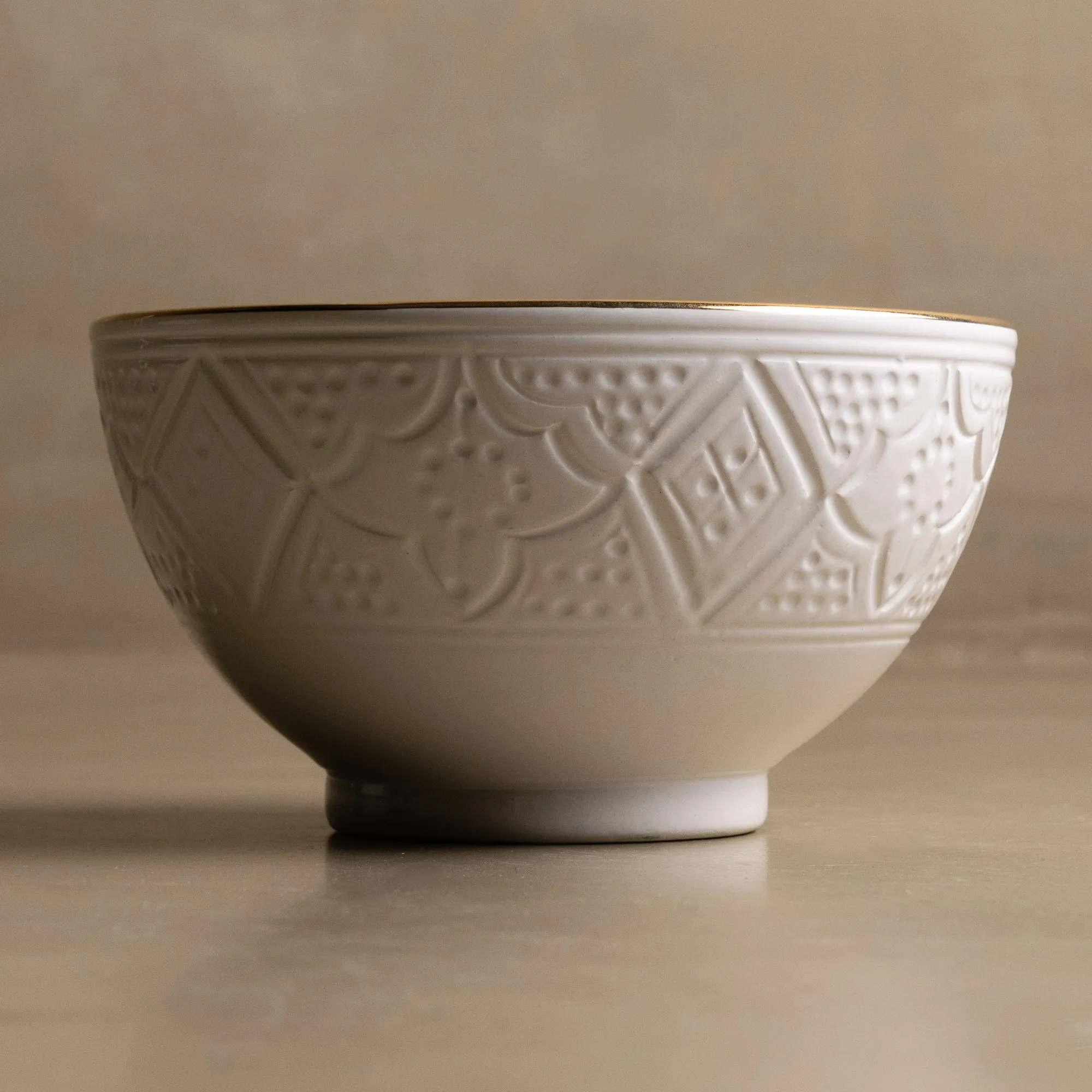 Zagora White Bowl - Moroccan Dinnerware Adorned with 12 Carat Gold Accents